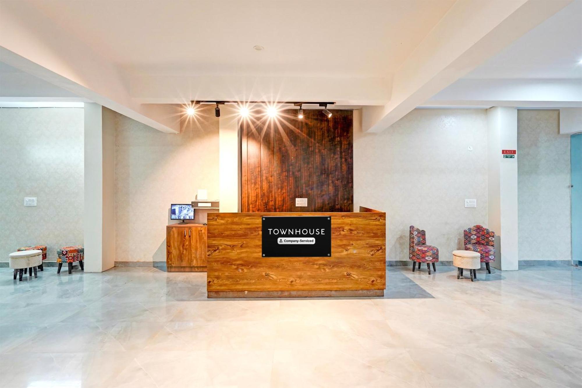 Hotel Super Townhouse Sector 86 Near Sector 83 Metro Station Noida Esterno foto