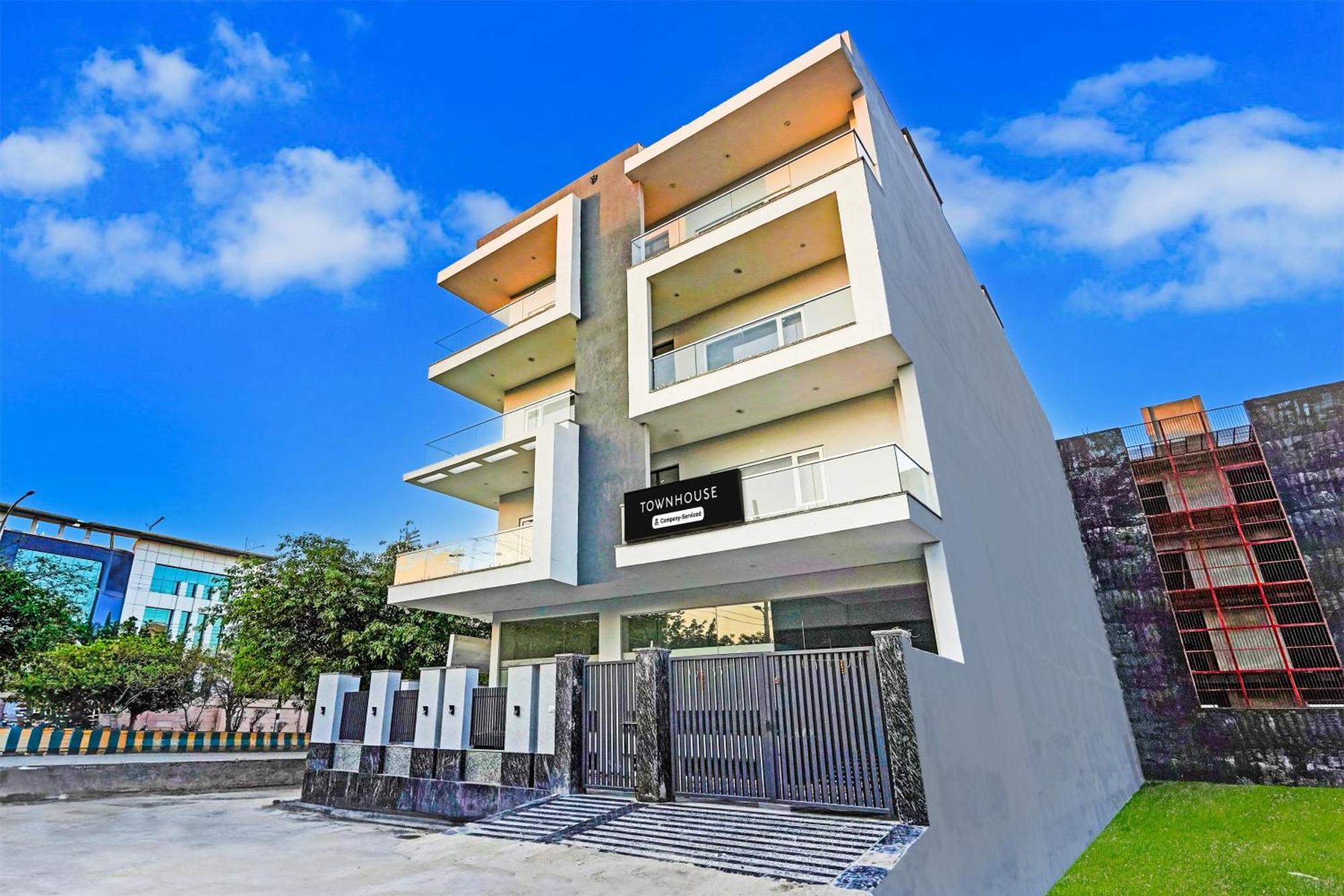 Hotel Super Townhouse Sector 86 Near Sector 83 Metro Station Noida Esterno foto