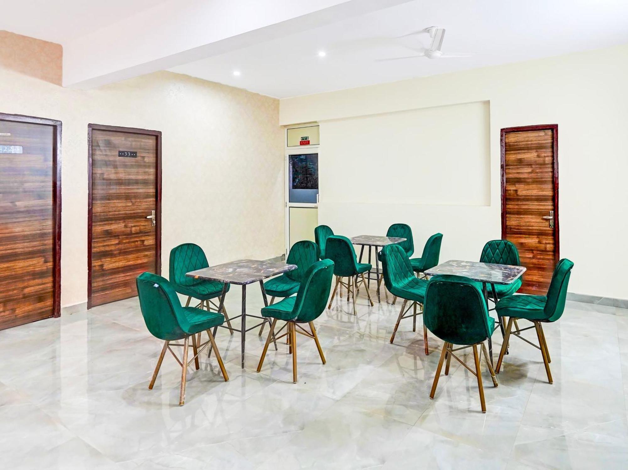 Hotel Super Townhouse Sector 86 Near Sector 83 Metro Station Noida Esterno foto